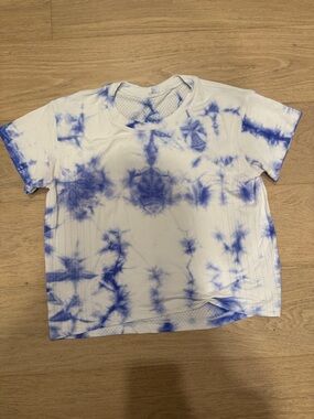 lululemon athletica White and Blue Tie-Dye Short Sleeve Tee